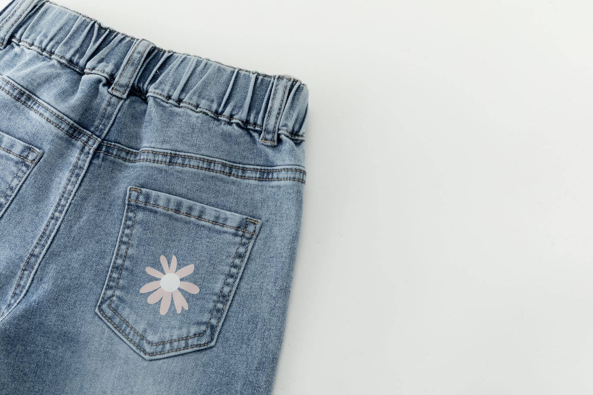 Jeans met bloemen detail