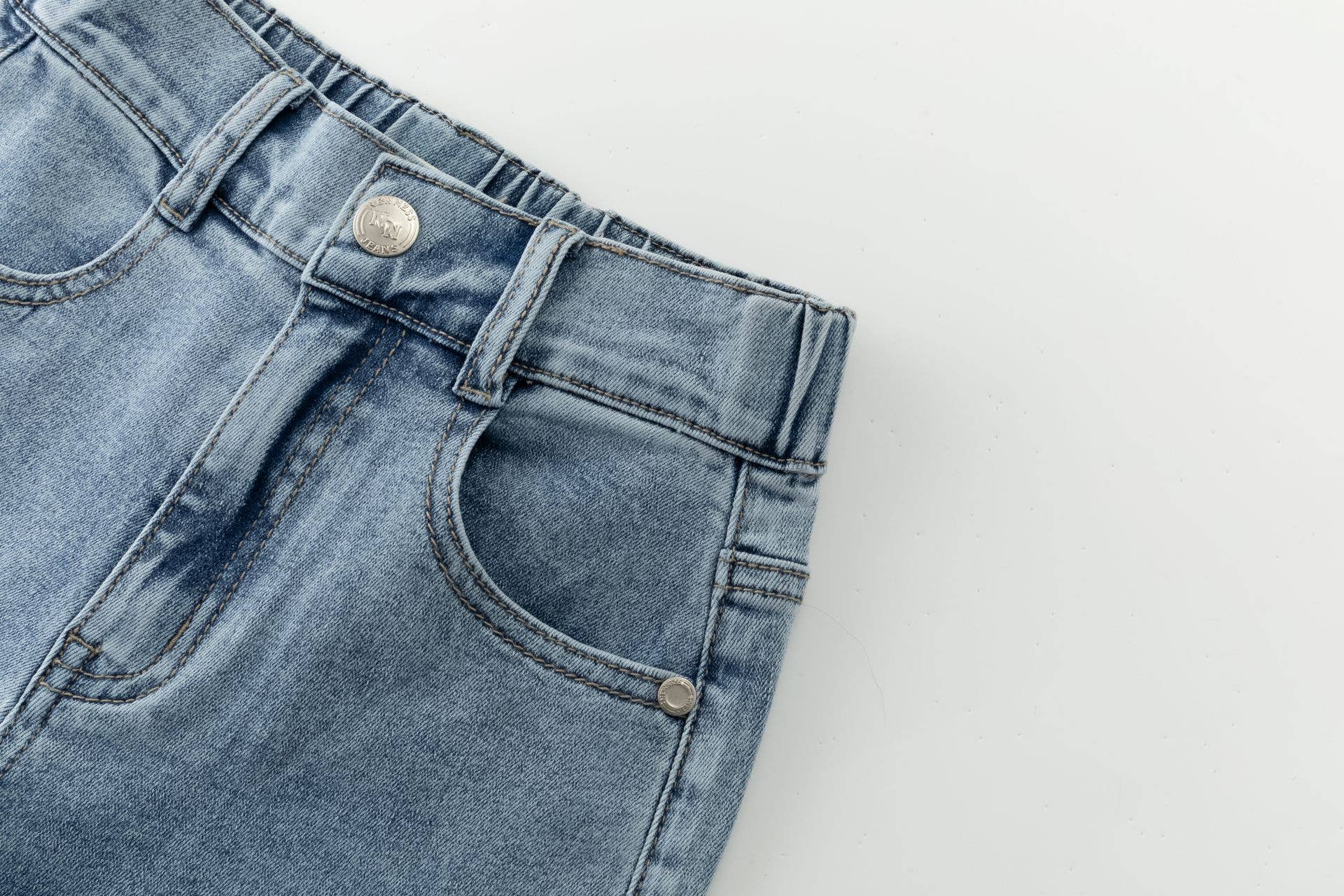 Jeans met bloemen detail