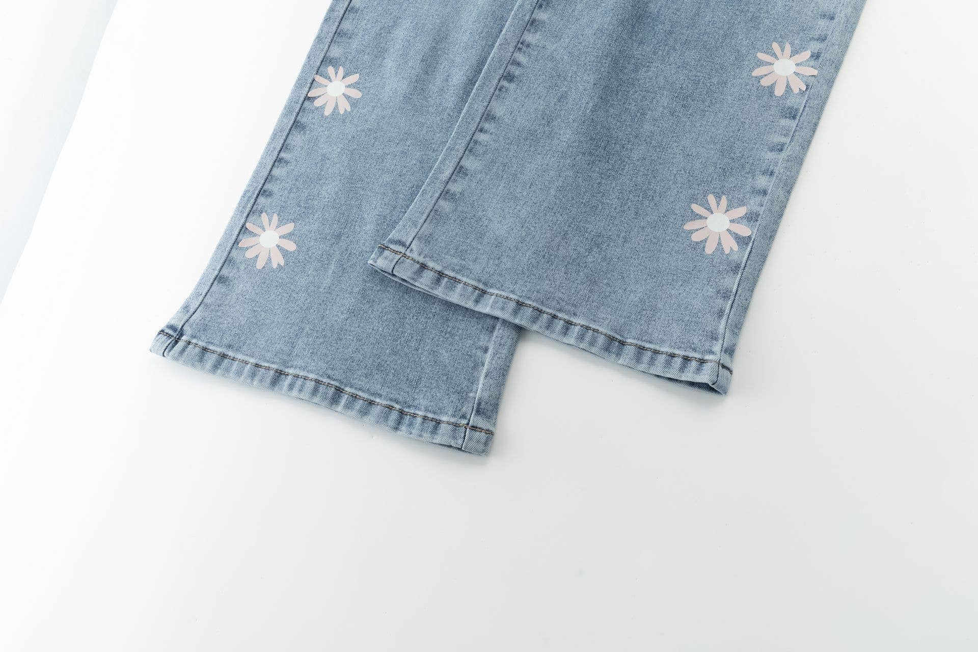 Jeans met bloemen detail