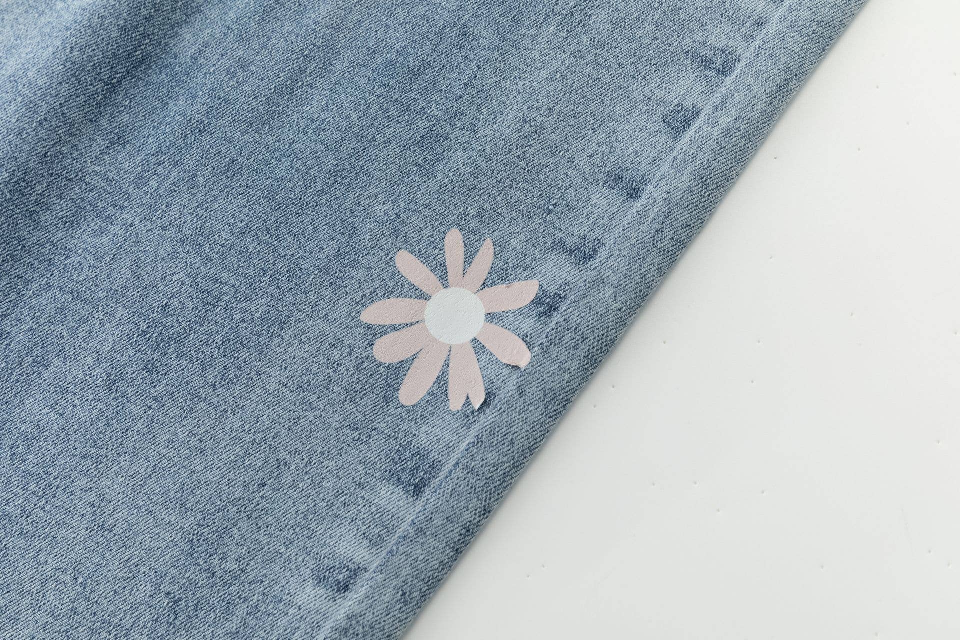Jeans met bloemen detail