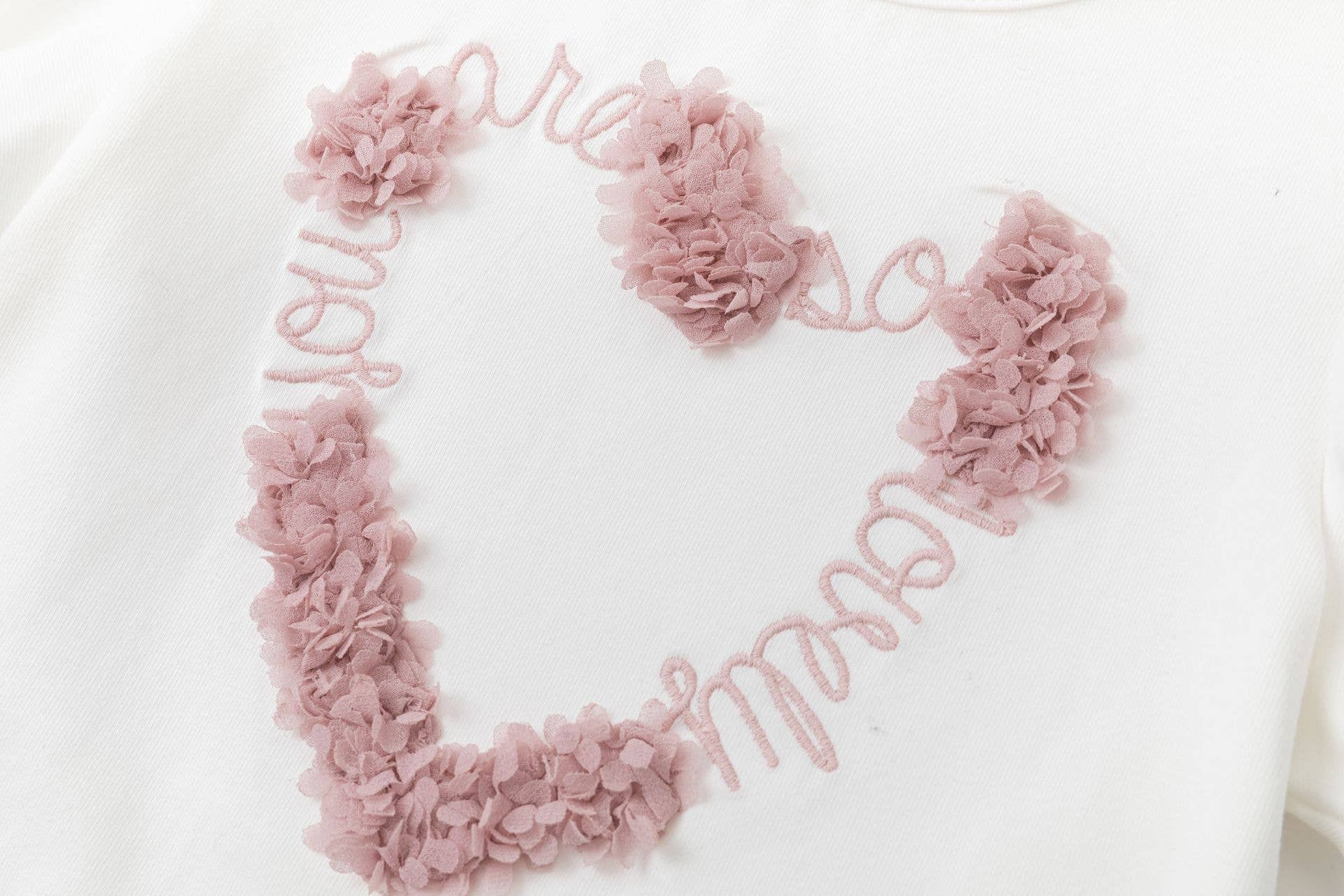 T-shirt met roze bloemblaadjes